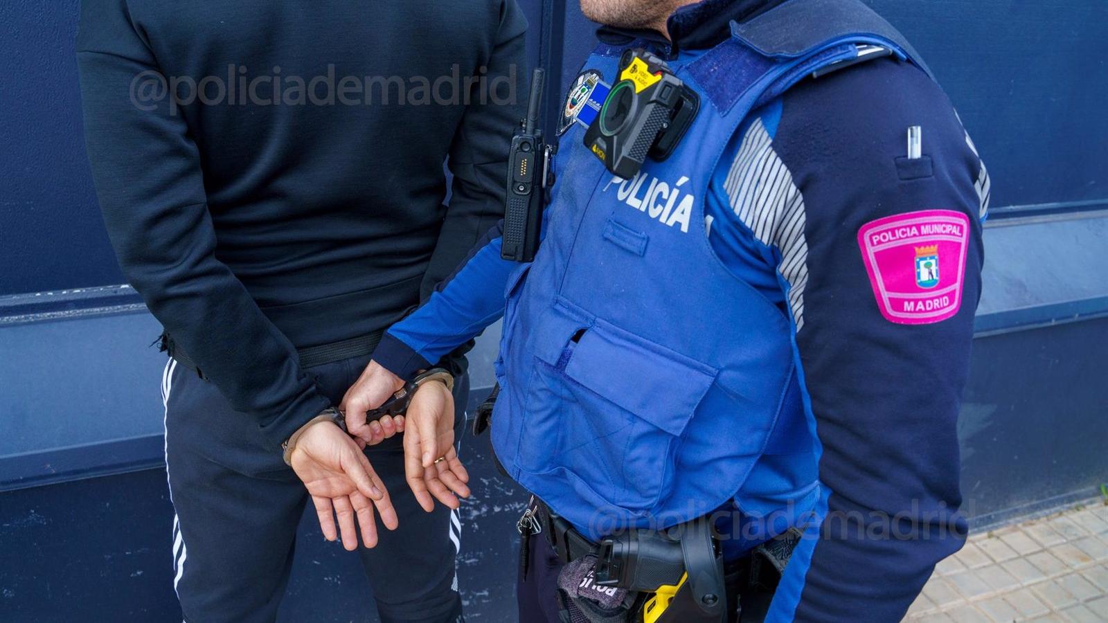  Detenido un hombre que enganchaba a menores de Valdezarza al hachís regalándoles porros hechos