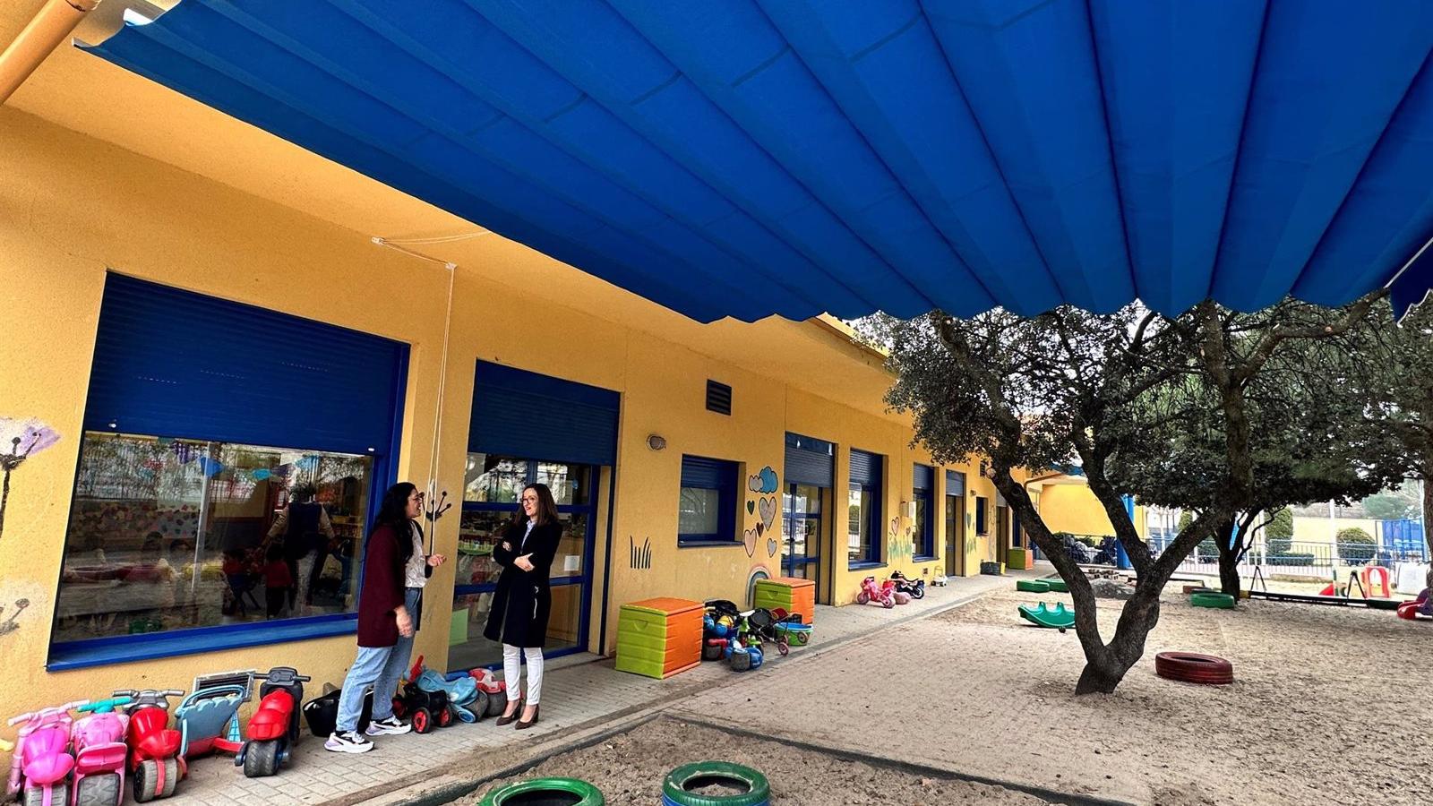 La escuela Don Pimpón instala pérgolas para proteger del sol a los niños