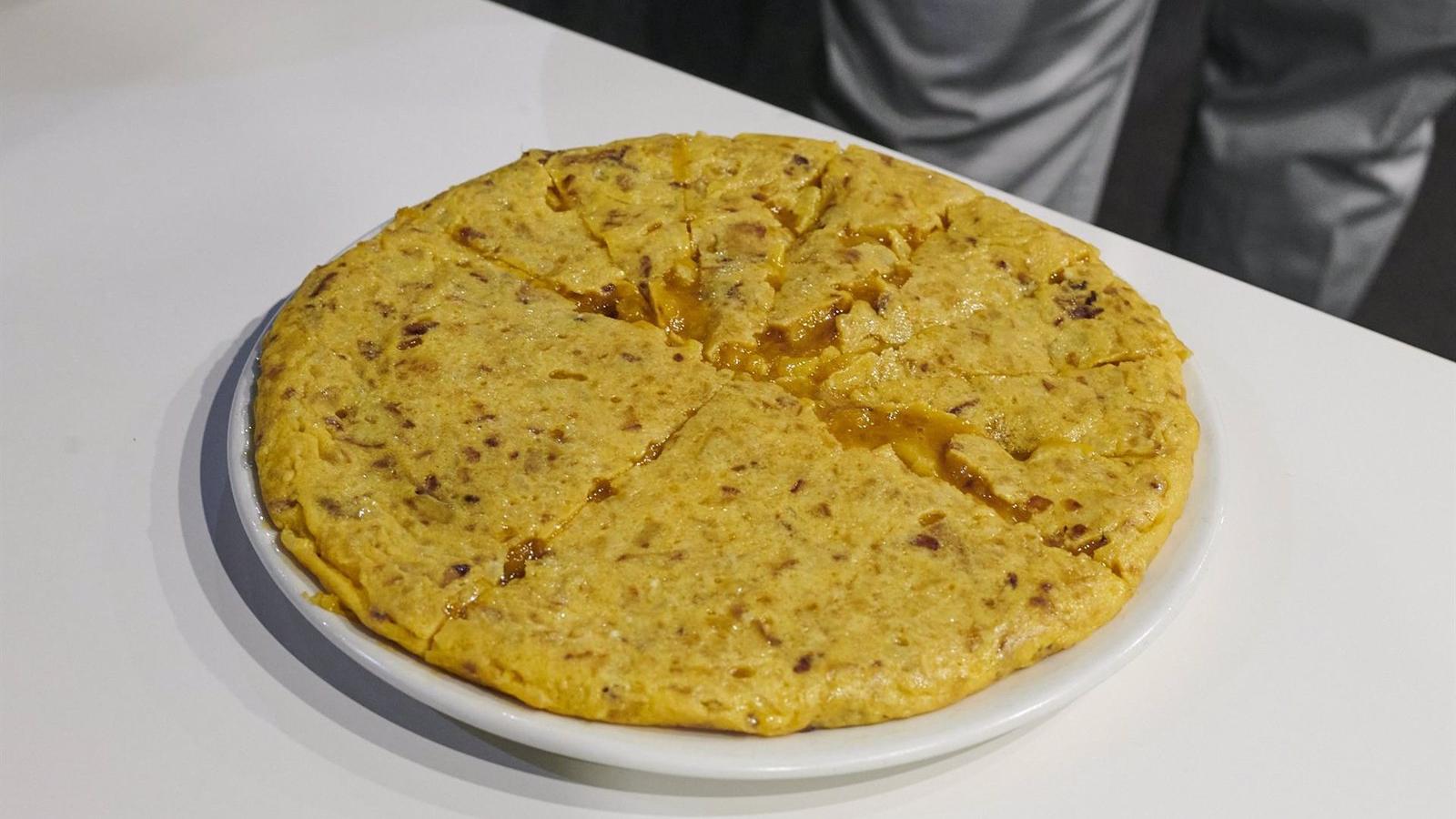 Mejorada celebra el Día de la Tortilla con una tortilla gigante, gachas, caldo y una chocolatada