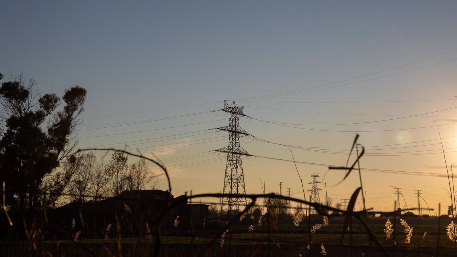 El precio de la electricidad en la primera quincena de enero sube un 39,7%