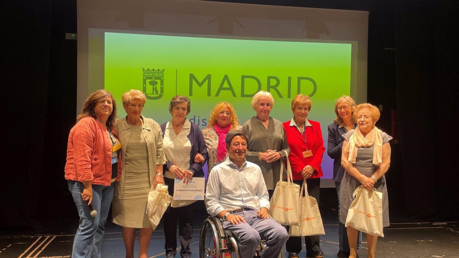 Los cuatro centros municipales de Moncloa - Aravaca rinden homenaje a sus 80 voluntarios