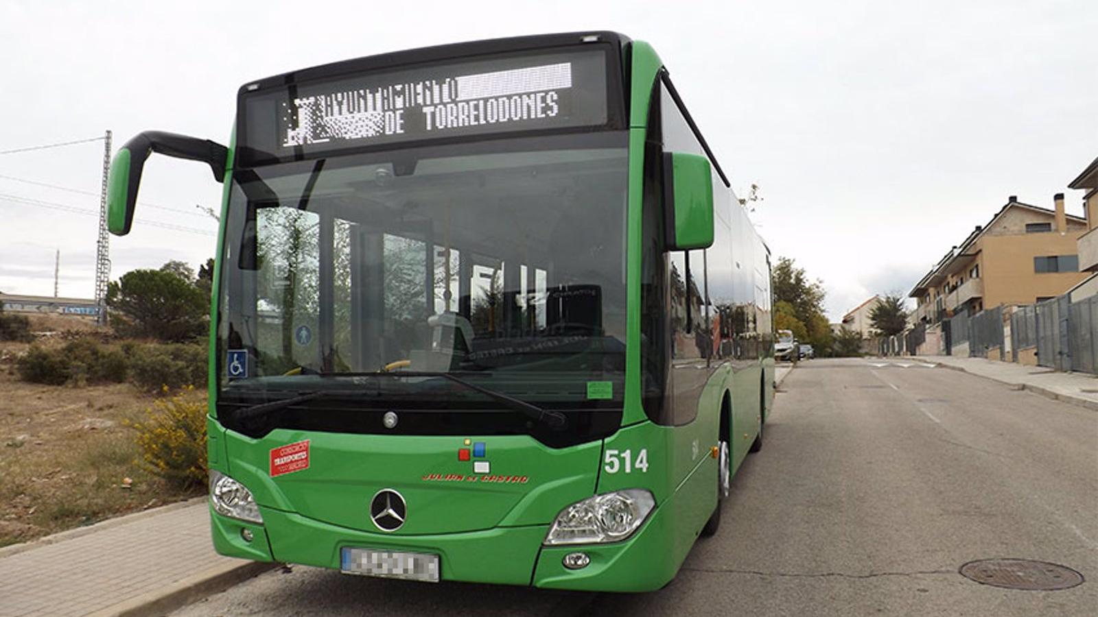 El Ayuntamiento de Torrelodones ofrecerá un autobús adaptado para votantes con movilidad reducida