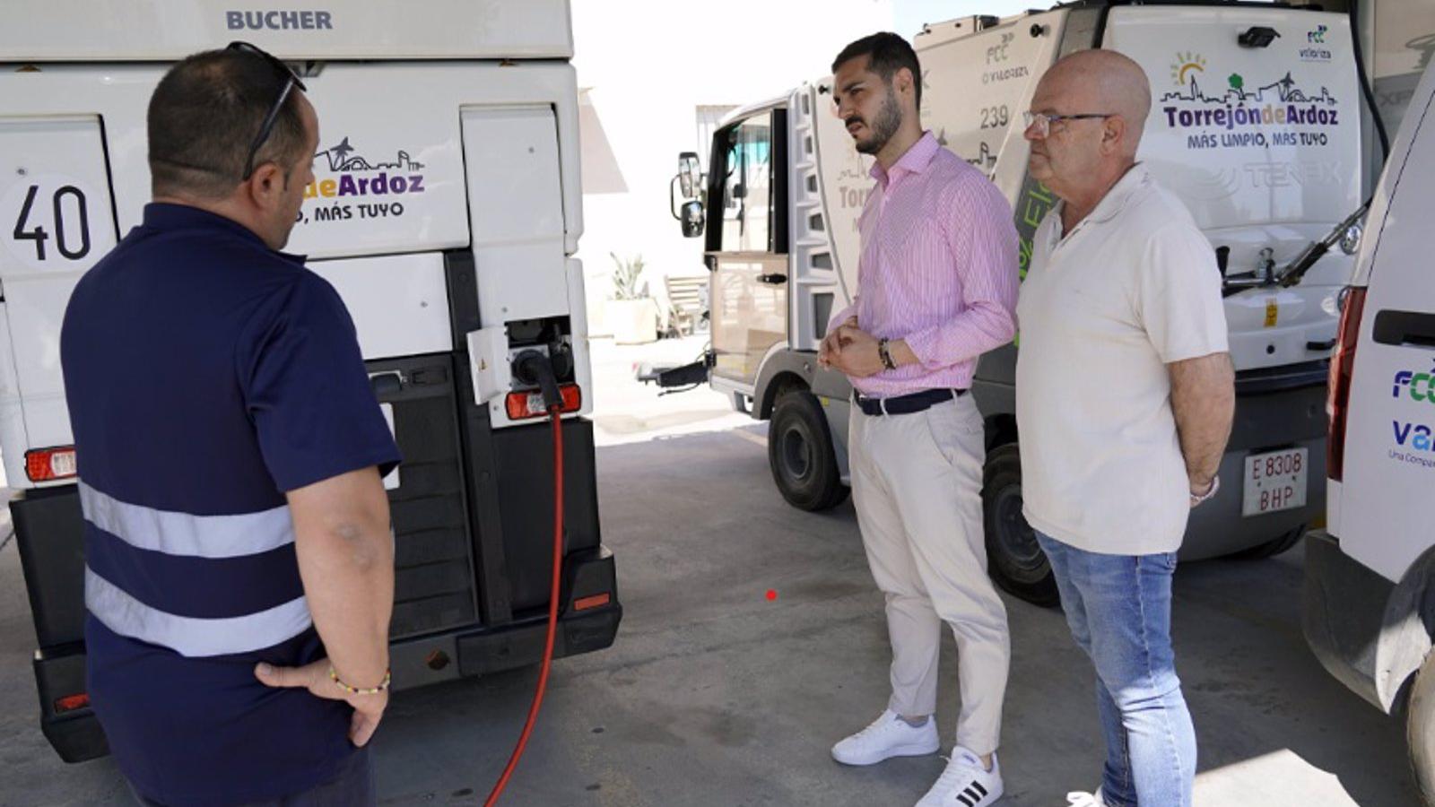 Torrejón de Ardoz inaugura una electrolinera para su flota de limpieza