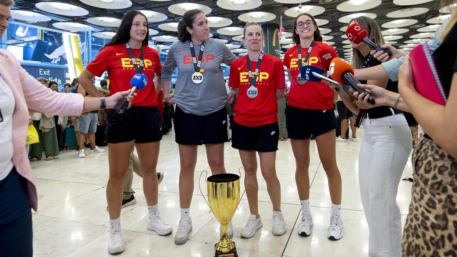 Las jugadoras de la selección española de baloncesto 3x3 celebran su oro europeo