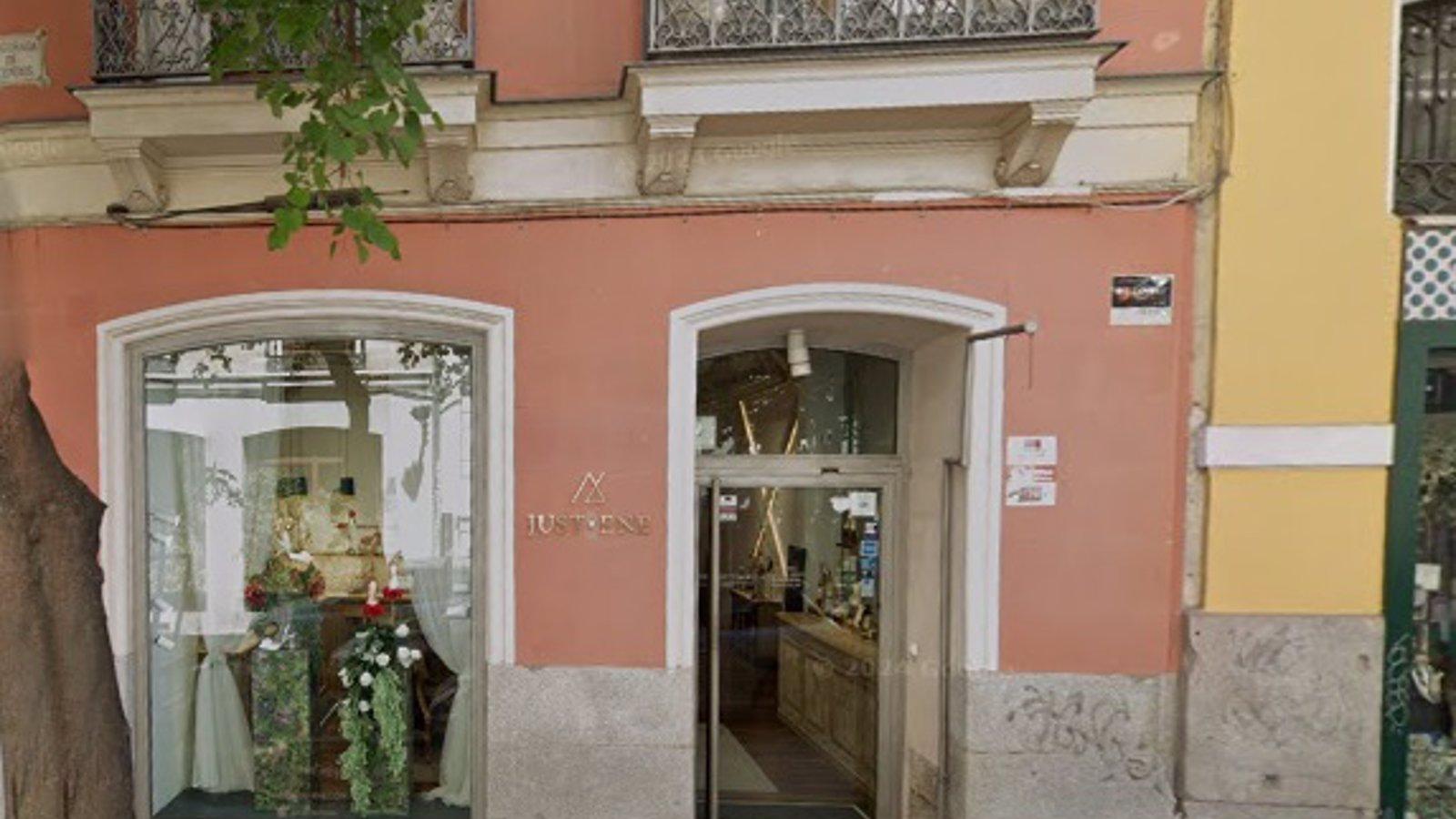 Roban más de 200 zapatos de diseño en una tienda de Chueca