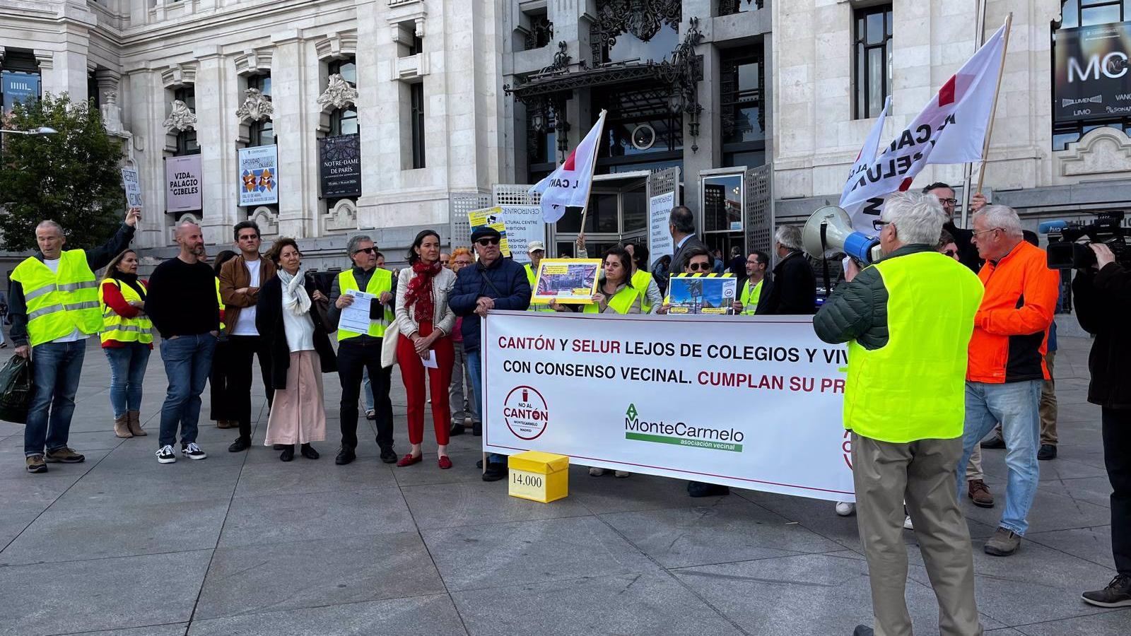 Los vecinos de Montecarmelo vuelven a manifestarse contra el cantón de limpieza