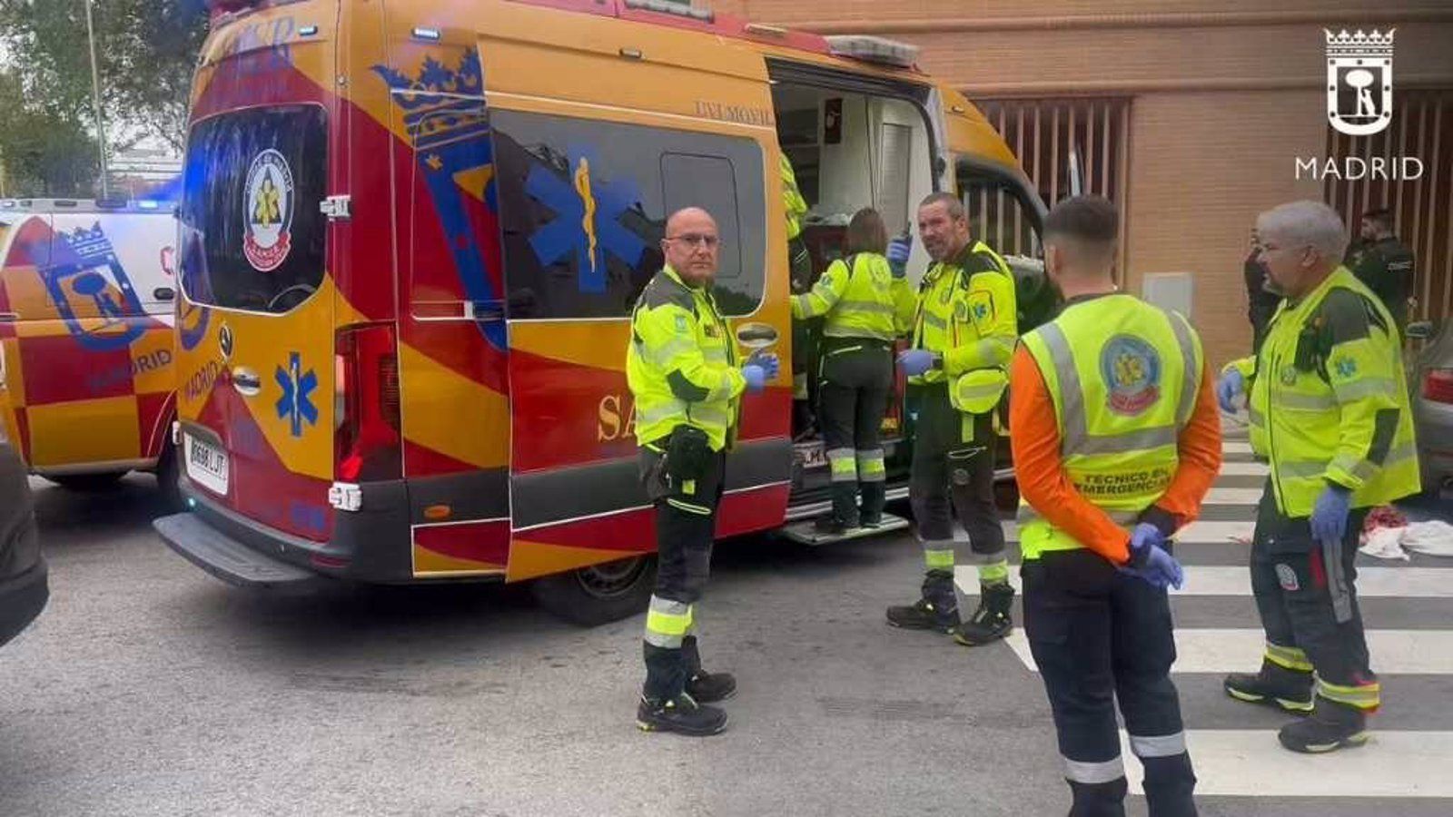 Un hombre apuñala al esposo de una mujer que le ensució mientras limpiaba en Usera