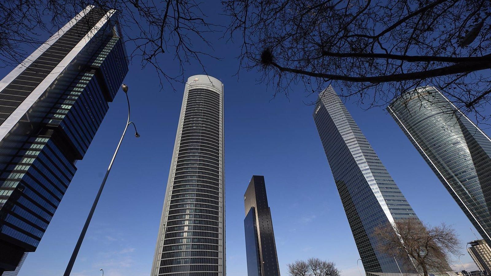 Un incendio en un túnel de las Cuatro Torres obliga a cerrar el paso y evacuar el centro comercial Caleido