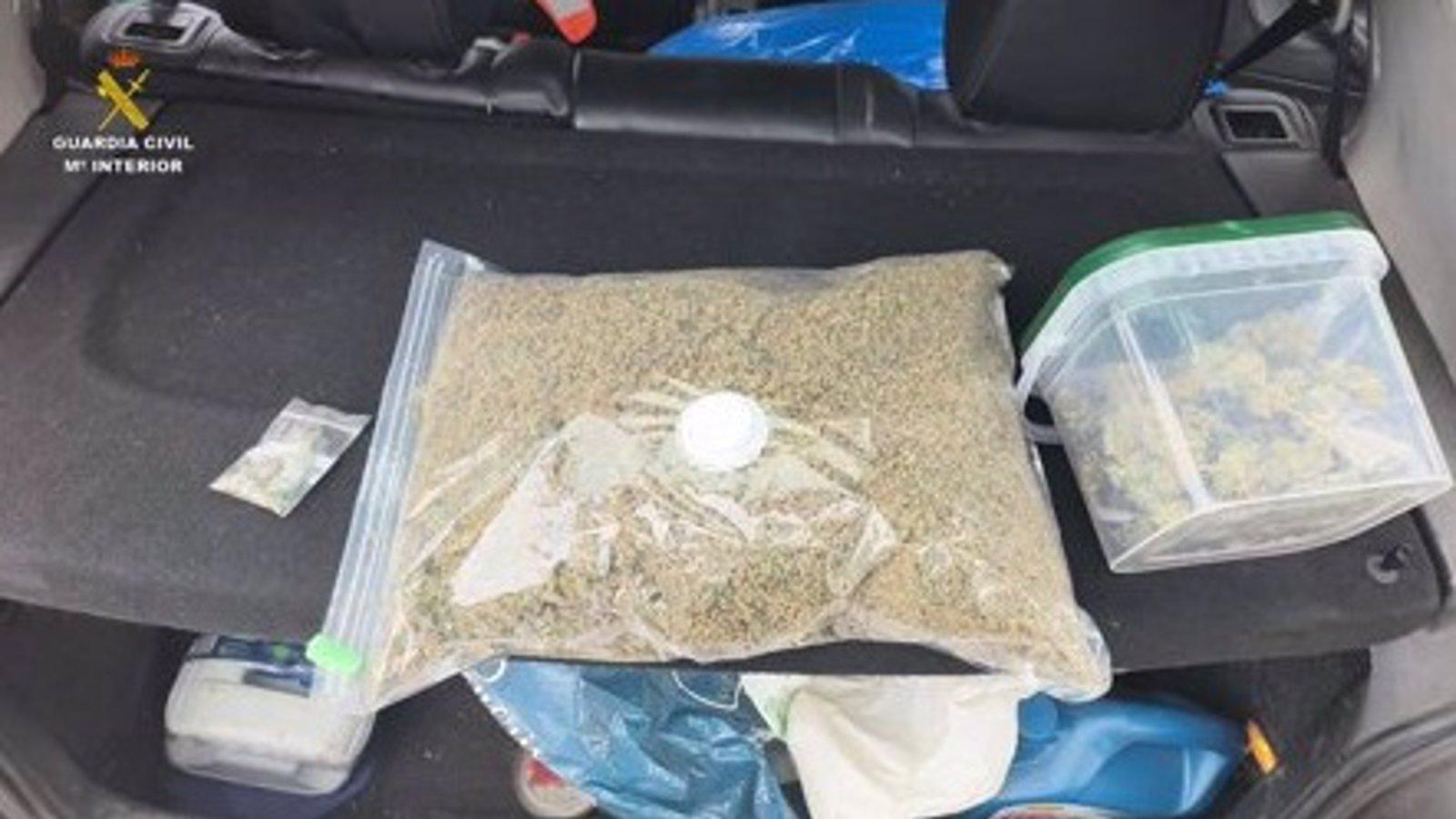 Arrestan a un madrileño por llevar un kilo de marihuana en coche en Uceda (Guadalajara)