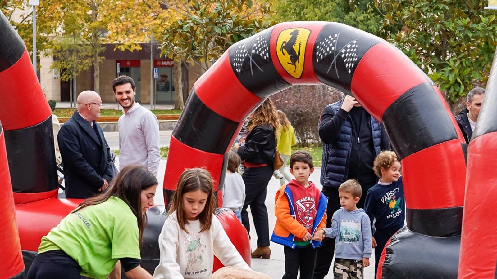 Numerosas familias participan en las actividades del Día Mundial de la Infancia en Torrejón de Ardoz