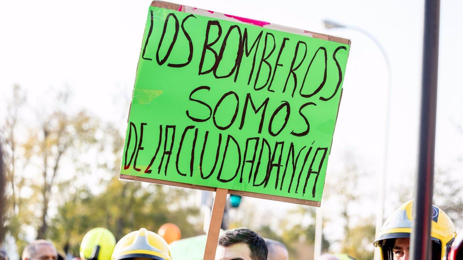 Miles de bomberos reclaman en Madrid una ley para mejorar la coordinación