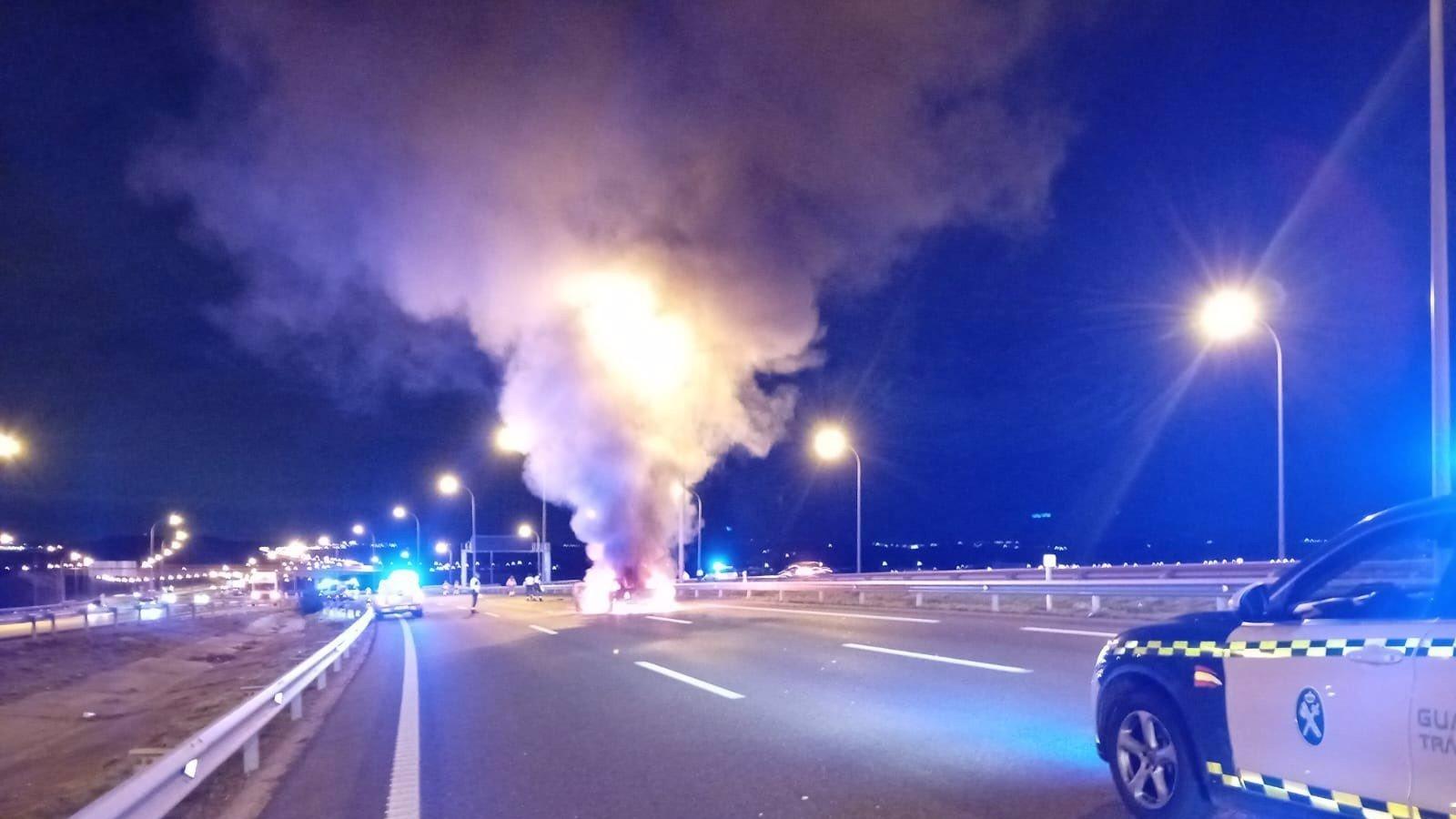 Un choque entre dos coches en la M-45 deja dos heridos