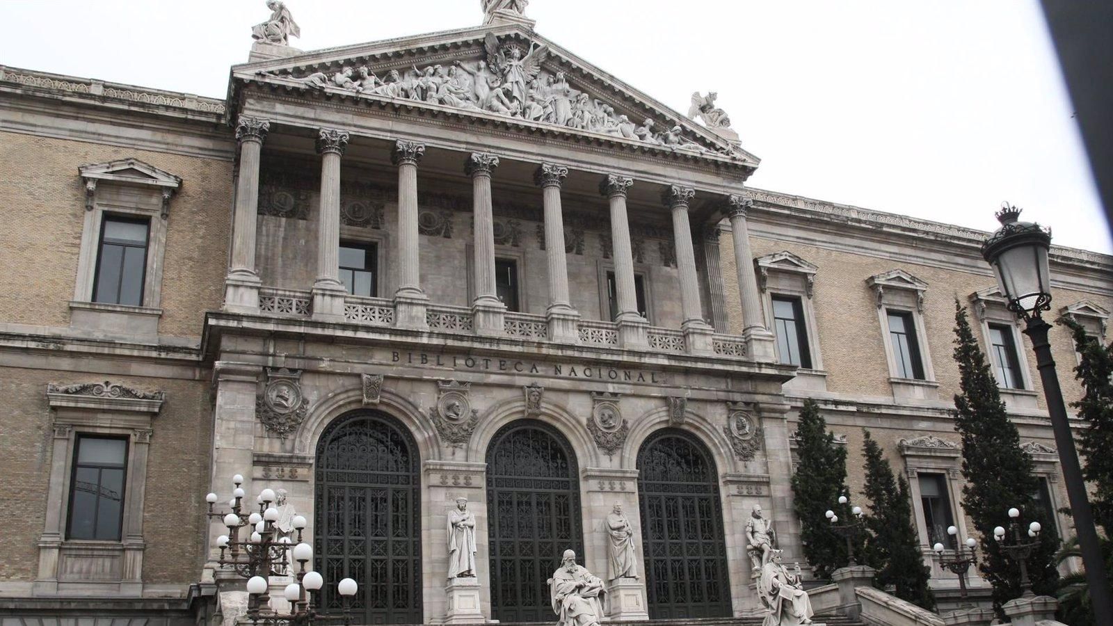 La obra de Manuel Chaves Nogales o Joaquín Álvarez Quintero pasa a ser de dominio público en el catálogo de la Biblioteca Nacional de España