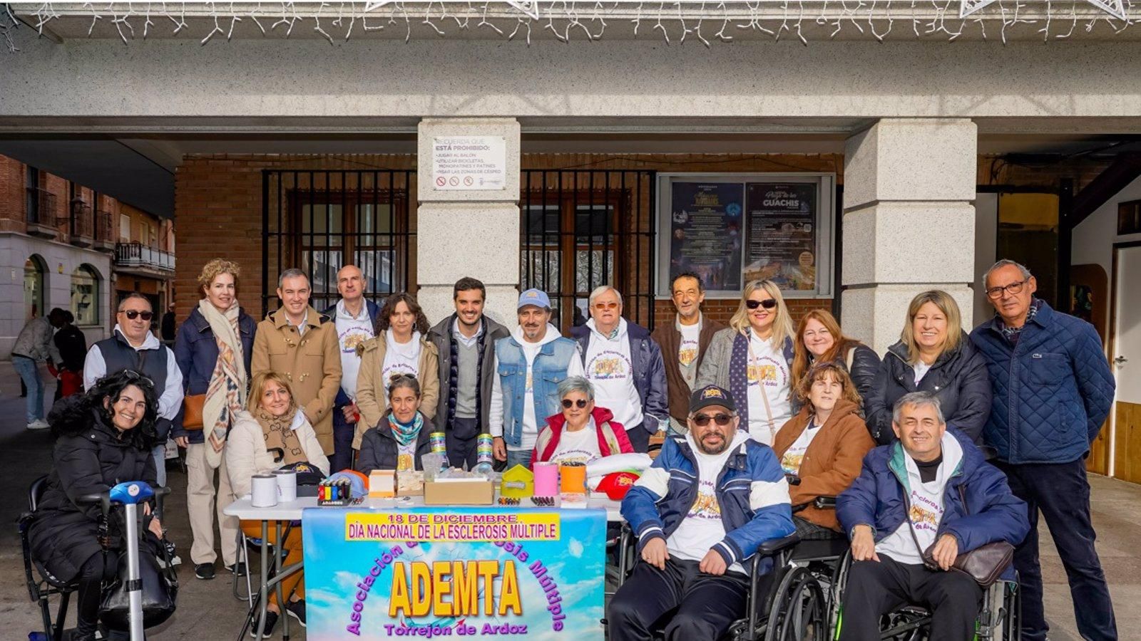 ADEMTA coloca un punto de información en la Plaza Mayor de Torrejón por el Día Nacional de esta dolencia