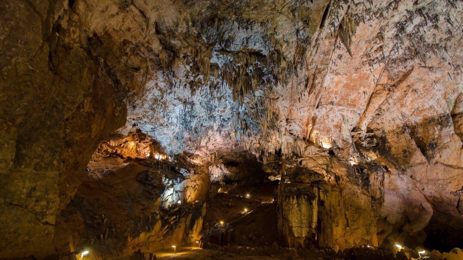 La Comunidad de Madrid, líder en visitas a la cueva de Valporquero