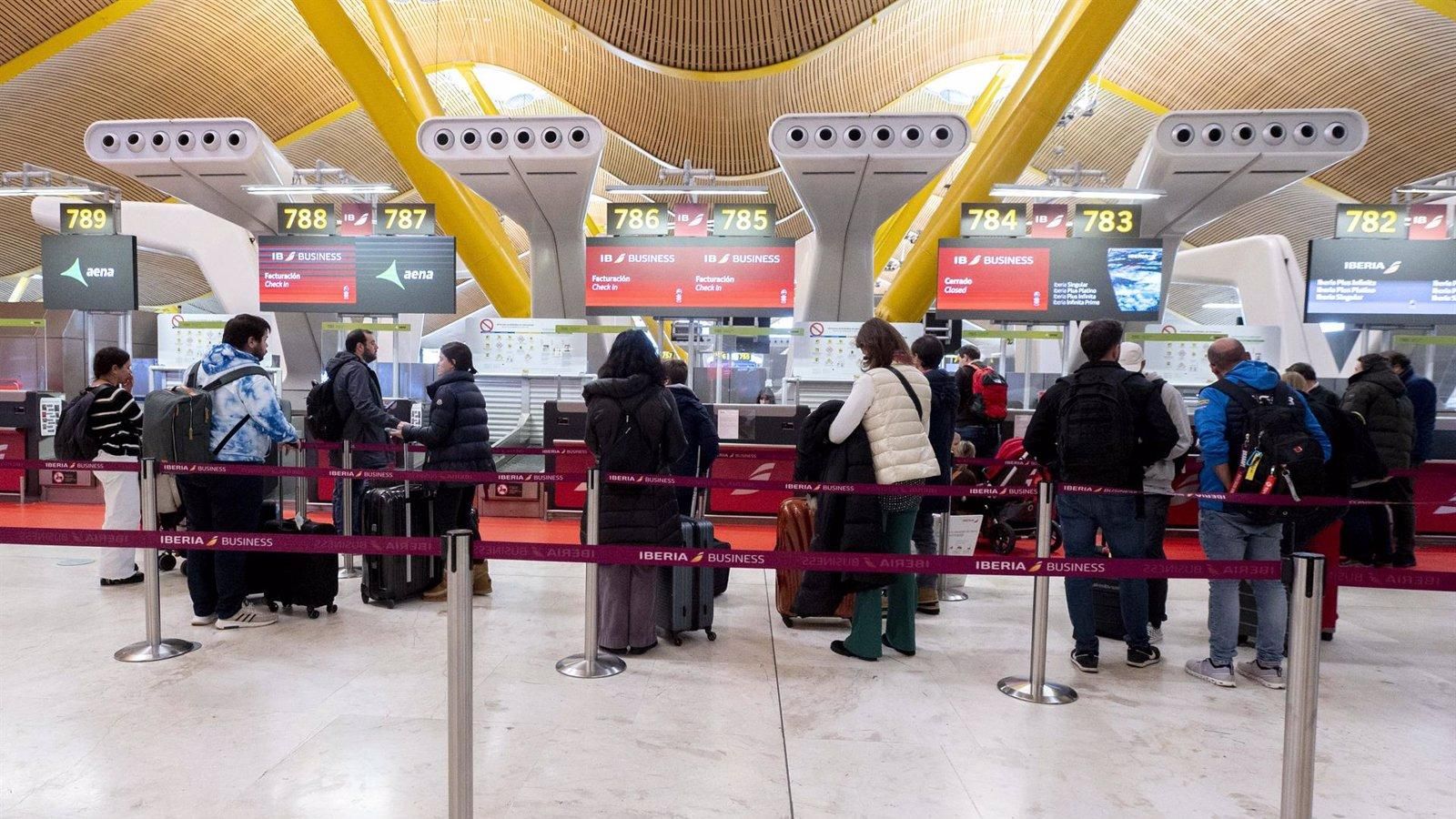 Los aeropuertos de Aena y las estaciones de tren, claves en los desplazamientos navideños