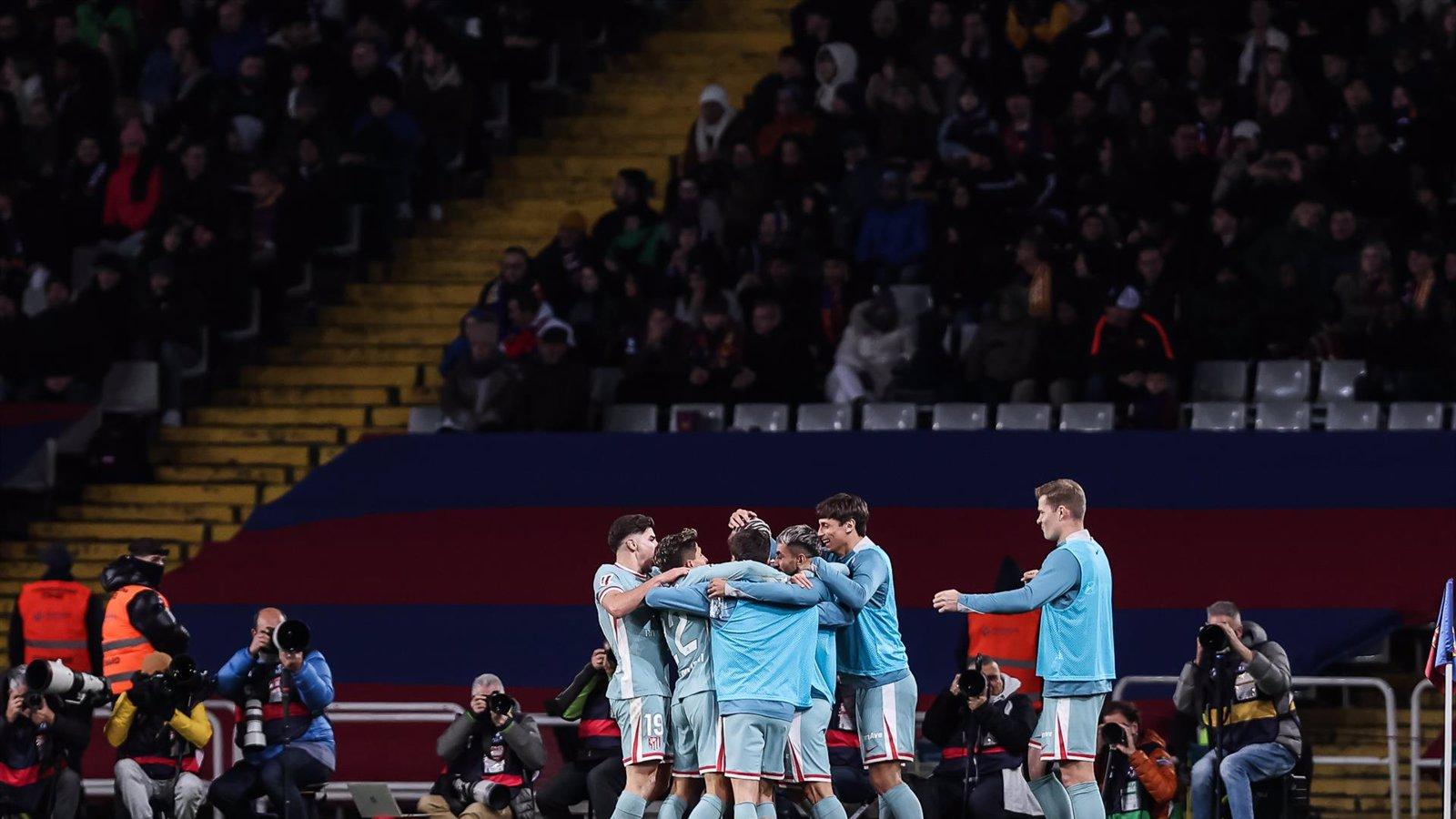 Sorloth da el liderato al Atlético tras vencer al Barcelona en Montjuïc