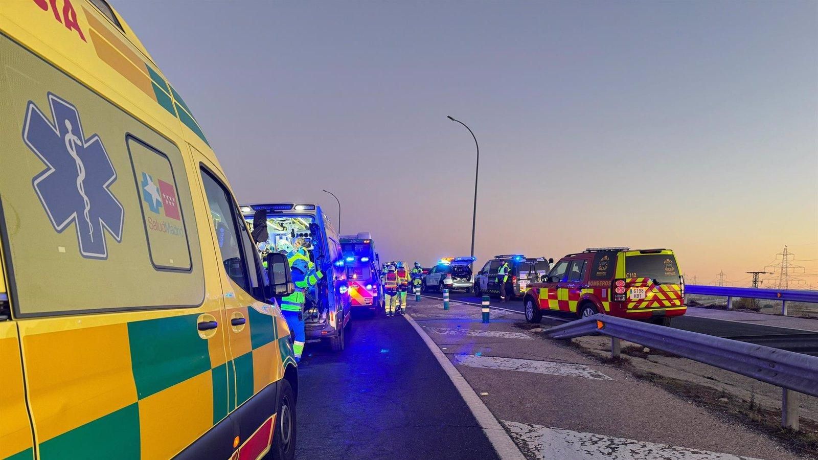 Fallece la conductora que chocó contra un autobús en la A-1