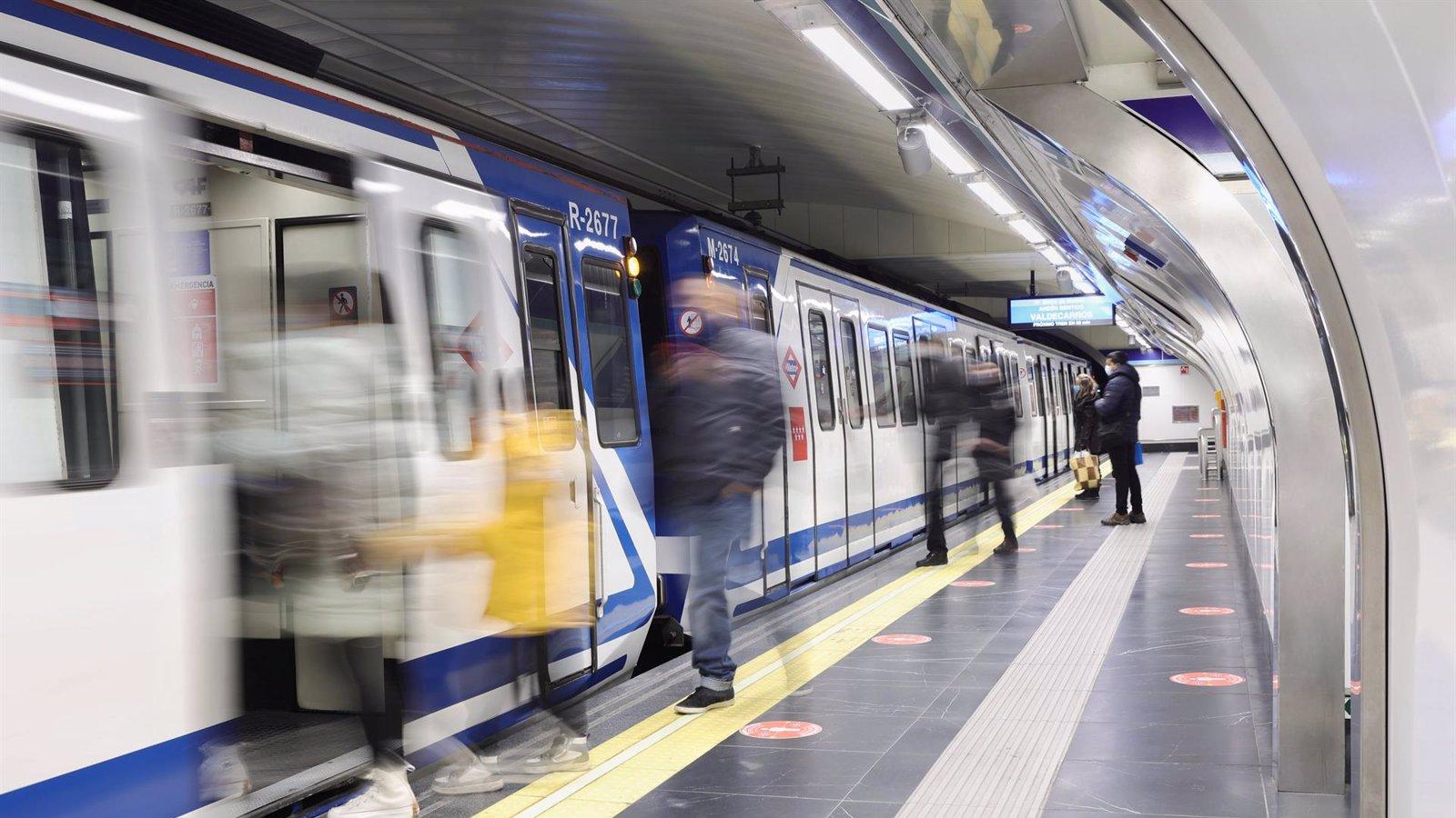 Un carterista desarma a un policía en el Metro sin lograr disparar