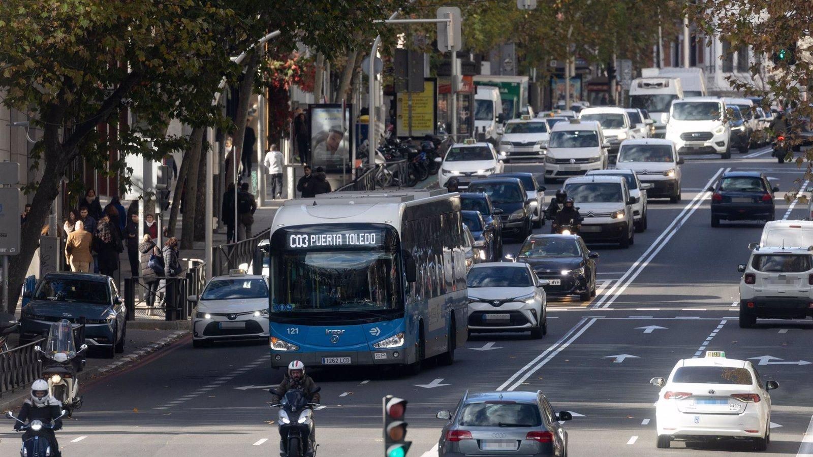 Los usuarios en hora punta suben un 48% con la gratuidad de los autobuses de la EMT