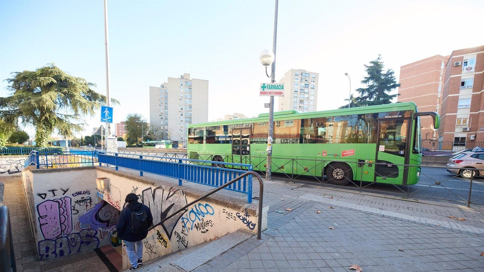 El Ministerio de Transportes no cede y la R-5 será gratuita solo para autobuses durante las obras de la A-5