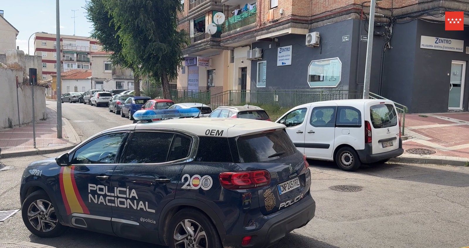 Detenidos dos individuos por robar en una frutería de Parla usando el 'alcantarillazo'