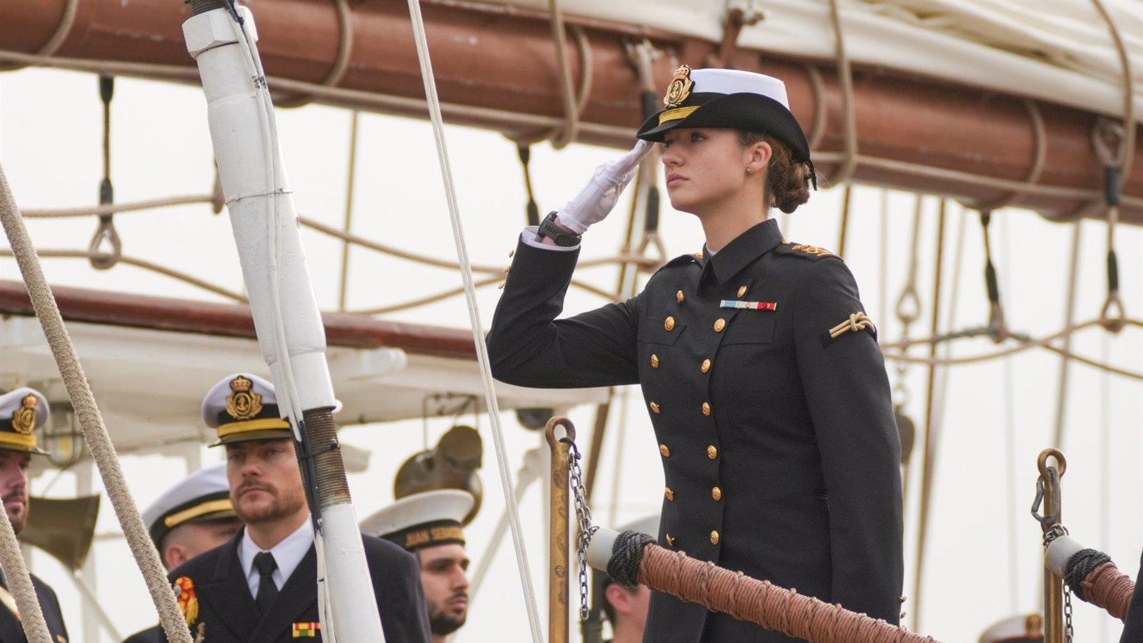 La Princesa Leonor zarpa en el buque escuela 'Juan Sebastián Elcano'