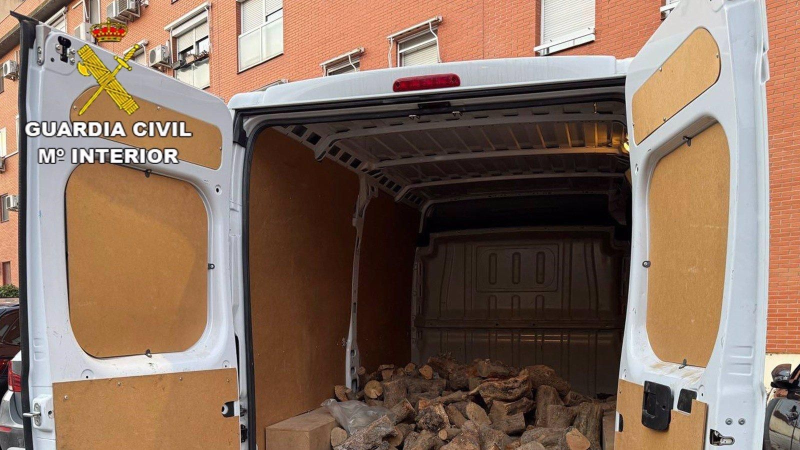 Detenidas cuatro personas por el robo de leña en una finca de Villarejo de Salvanés