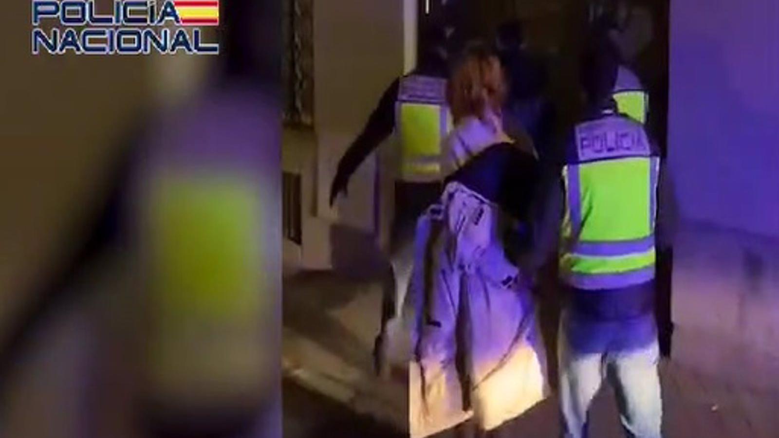 Detenida una pareja en Madrid por asaltar a taxistas y robar un vehículo