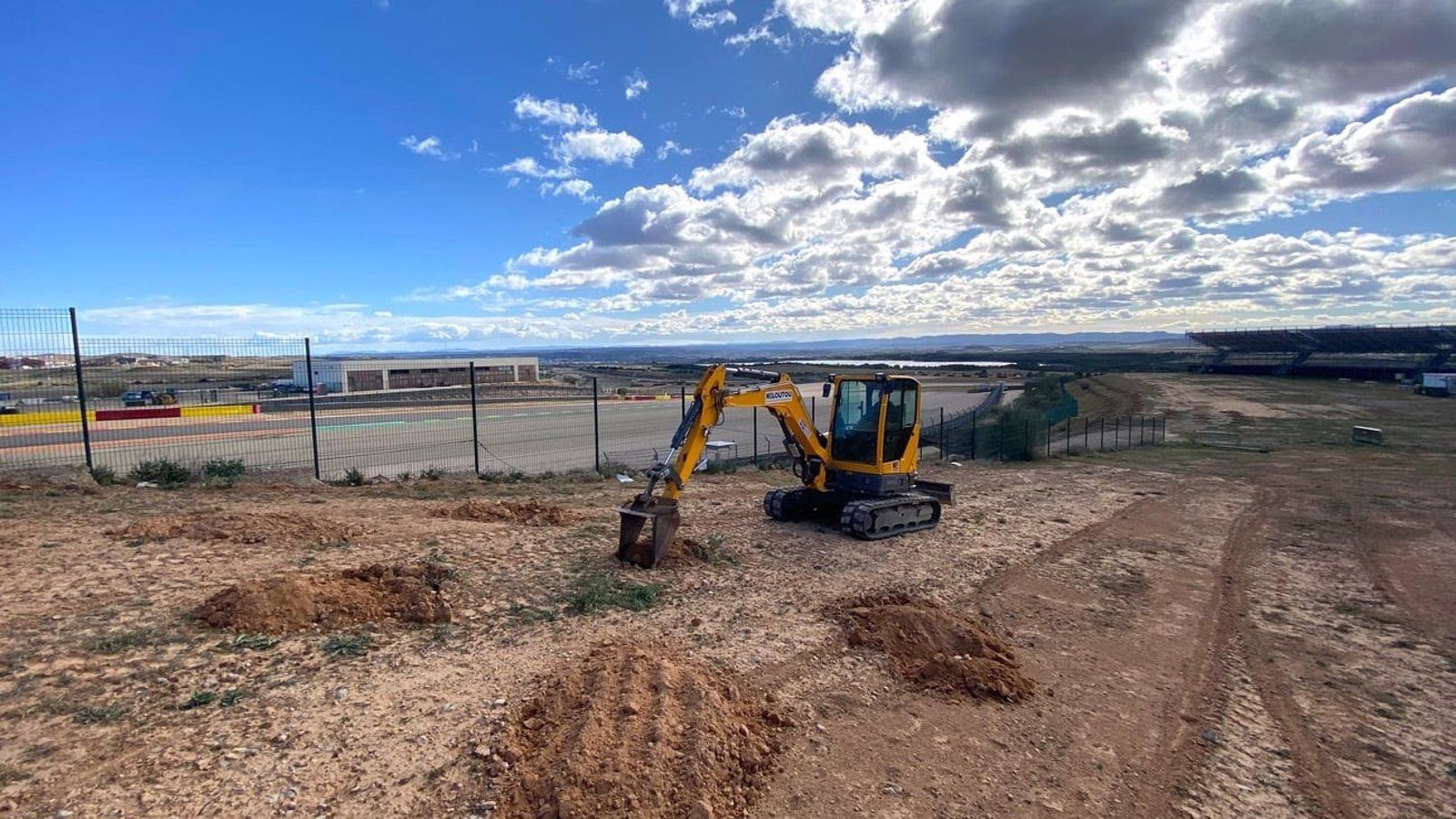 MotorLand Aragón inicia un proyecto de reforestación con casi 6.000 árboles