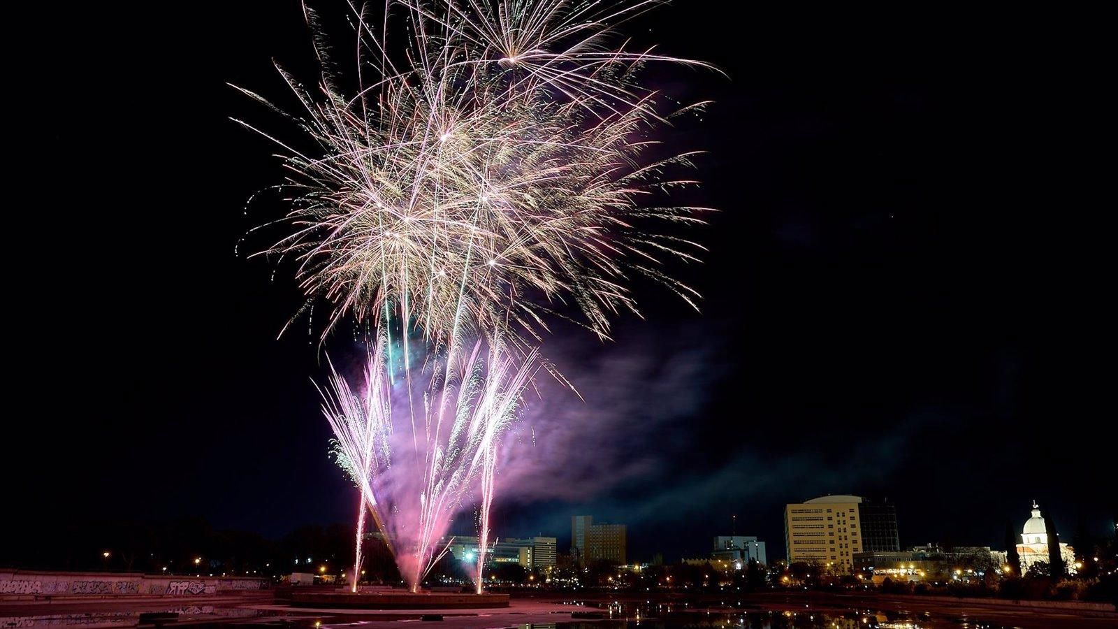 Usera celebra por todo lo alto el Año Nuevo chino con su tradicional pasacalle y un espectáculo pirotécnico