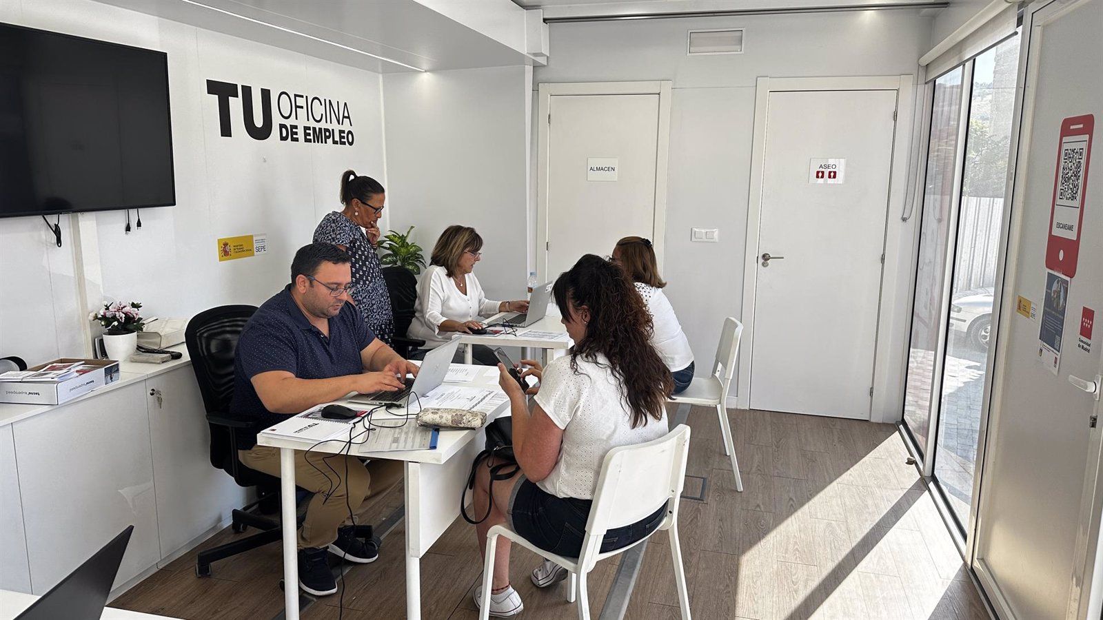 La Oficina de Empleo Móvil de la Comunidad de Madrid acerca oportunidades laborales a los municipios