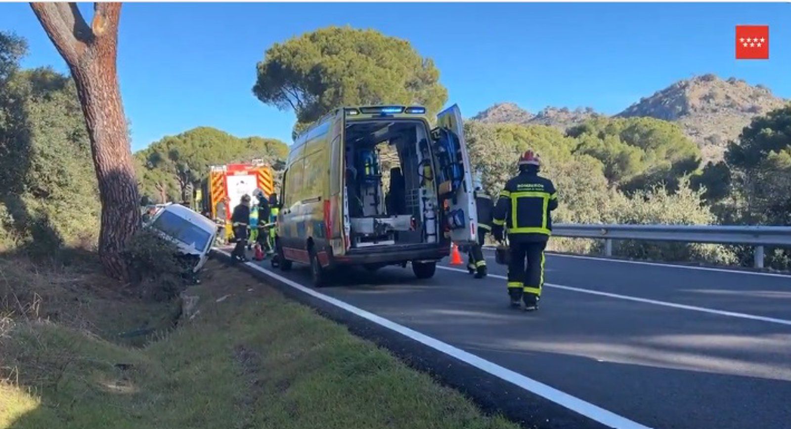 Un conductor de 39 años herido grave tras chocar contra un árbol en Robledo de Chavela