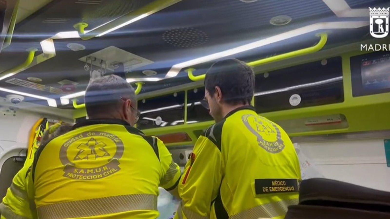 Dos jóvenes heridos en San Blas tras intentar robar un patinete eléctrico