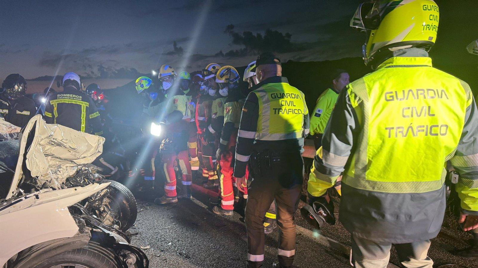 Un conductor pierde la vida en accidente frontal con un camión en la N-400