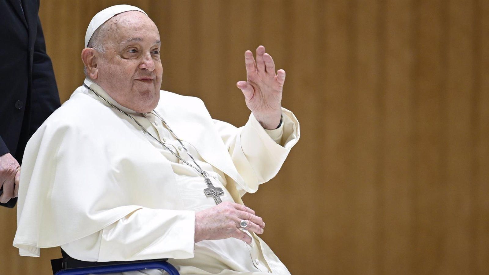 El Papa Francisco ingresa en el hospital Gemelli por bronquitis