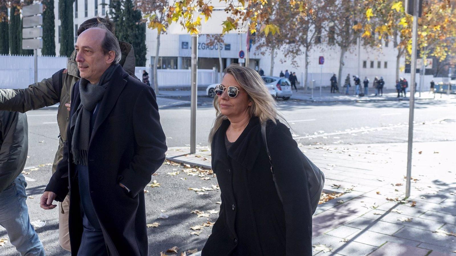 La asesora de Begoña Gómez se acoge a su derecho a no declarar en la comisión sobre trato de favor en la Complutense