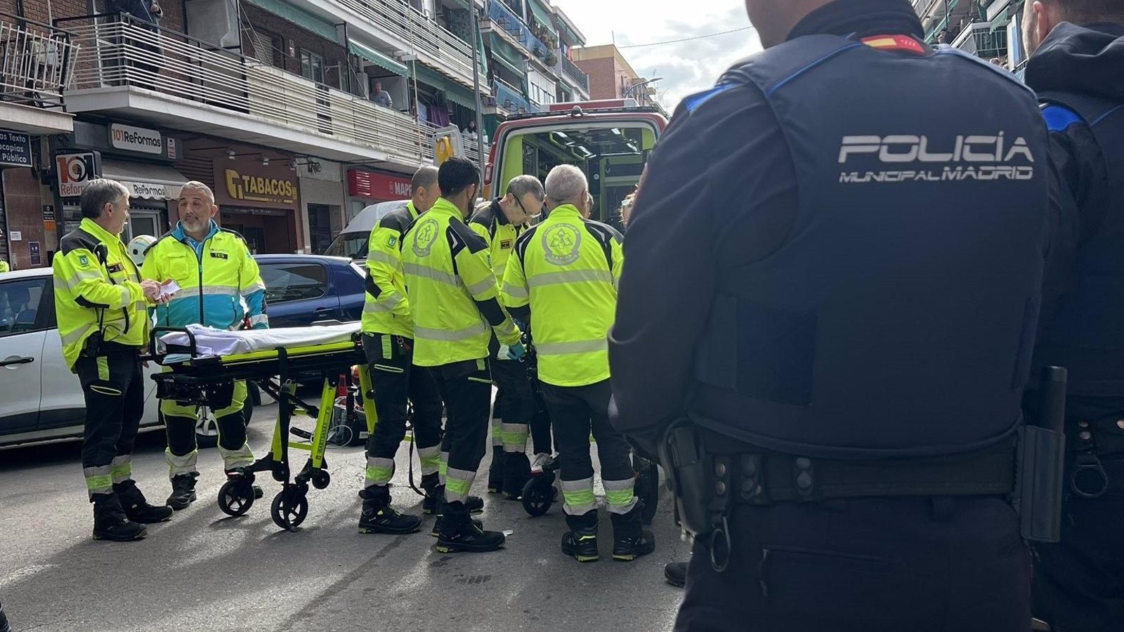 La mujer que cayó por un ascensor en Puente de Vallecas aclara que fue un accidente