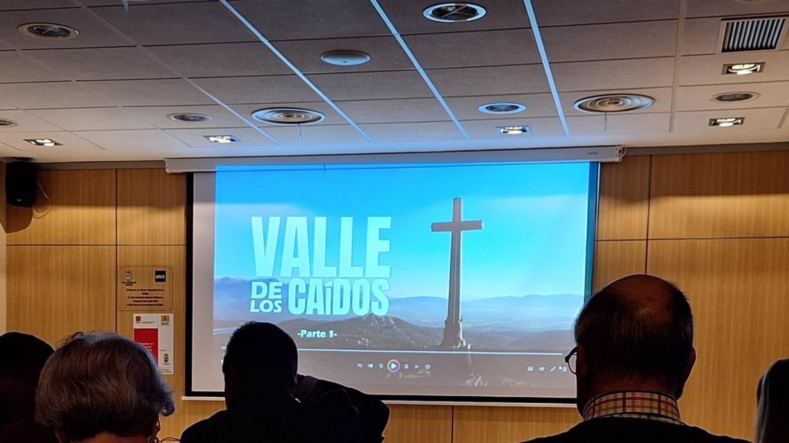 Vox Valdemorillo proyecta un documental que cuestiona la versión oficial sobre el Valle de los Caídos