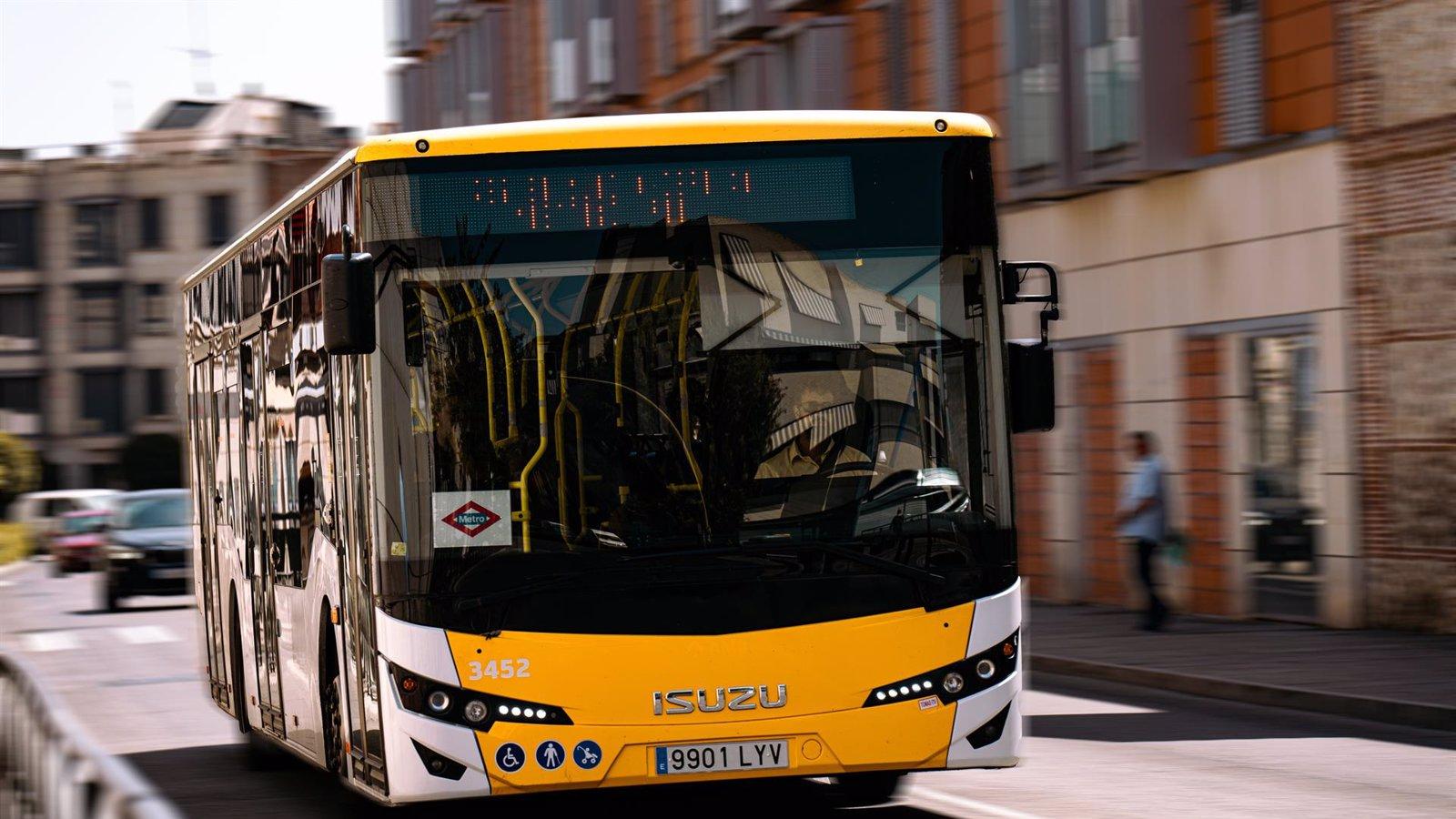 Unos 18.650 usuarios dependen a diario del servicio de autobús que sustituye a la Línea 7B de Metro