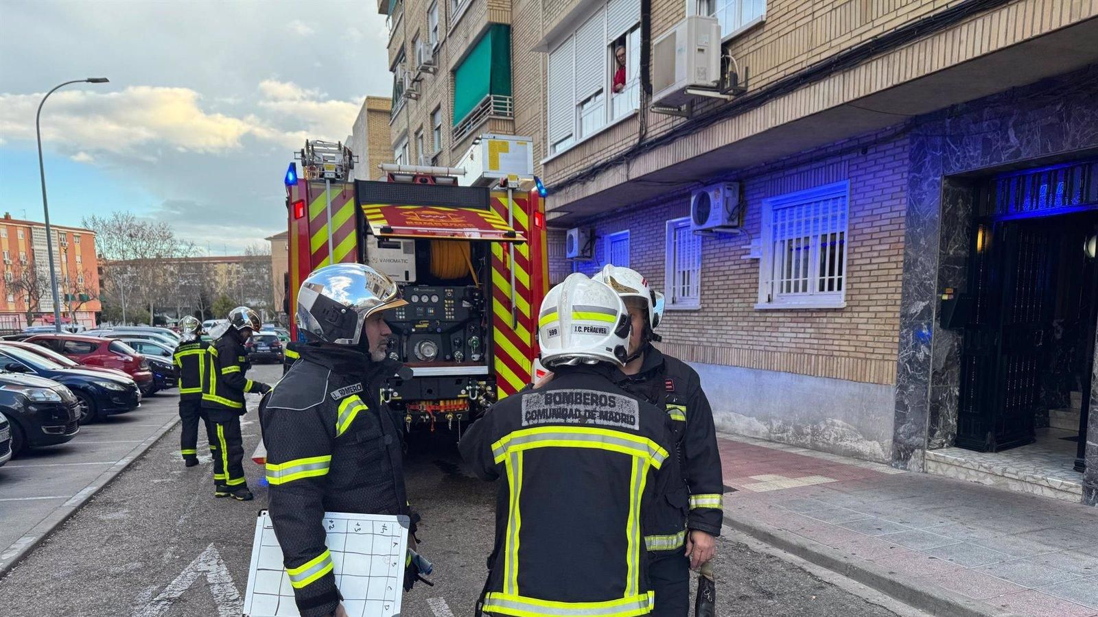 Bomberos extinguen incendio en una vivienda de Parla sin heridos