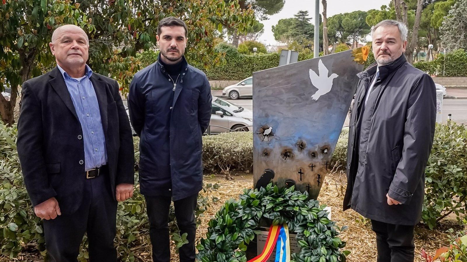 Torrejón de Ardoz honra a los caídos por Ucrania con una nueva estatua en el Centro Cultural El Parque