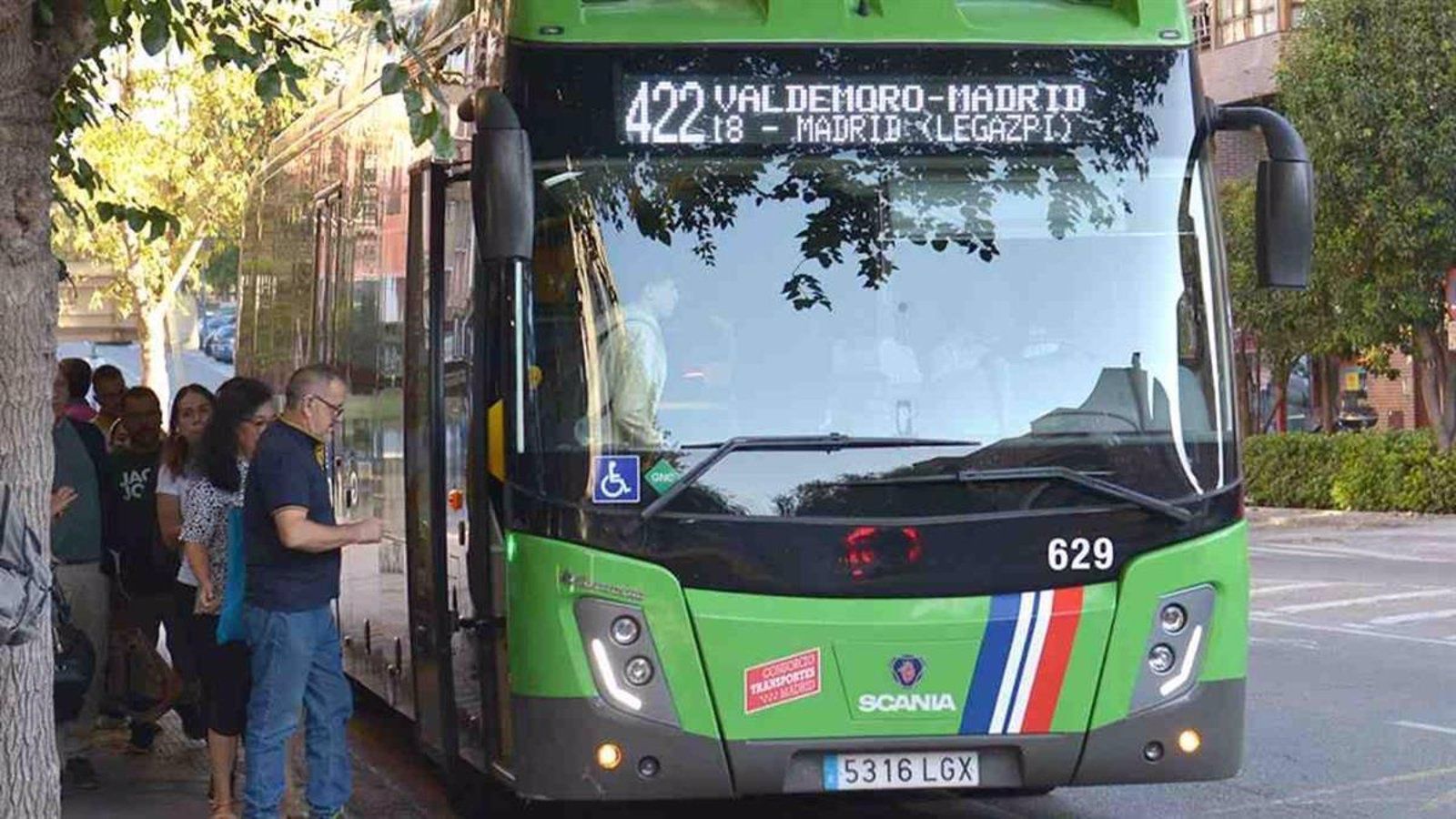 Los usuarios de autobuses en Valdemoro enfrentan cambios de parada por obras en la calzada