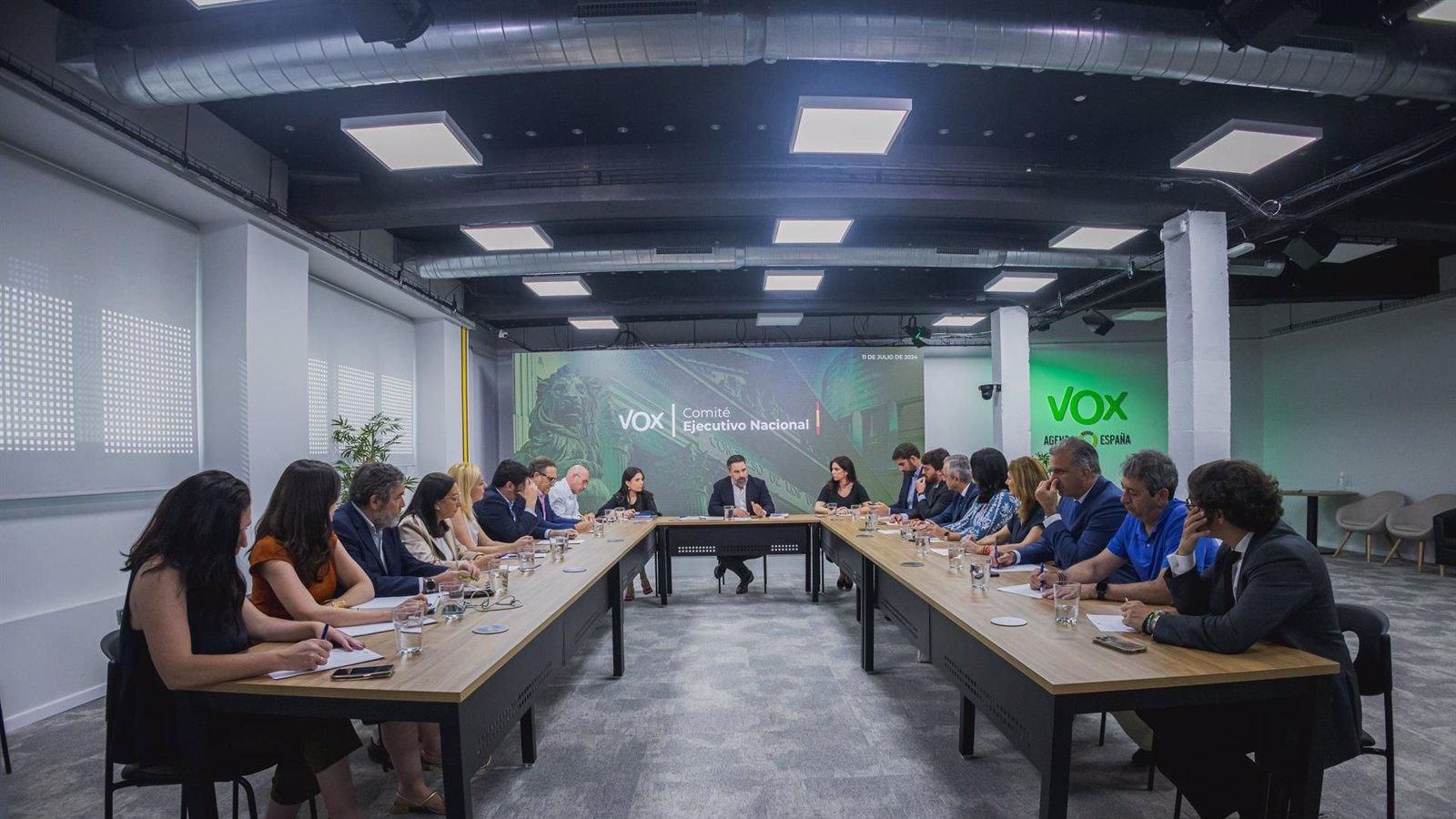 Vox cierran filas en torno a Abascal tras las críticas internas