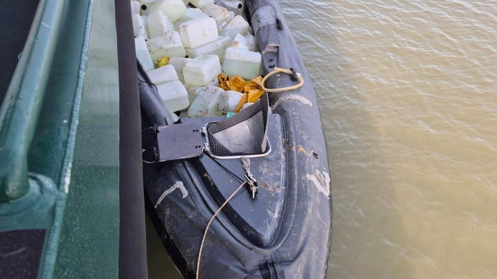 La Guardia Civil intercepta una narcolancha en el río Guadalquivir tras una intensa persecución