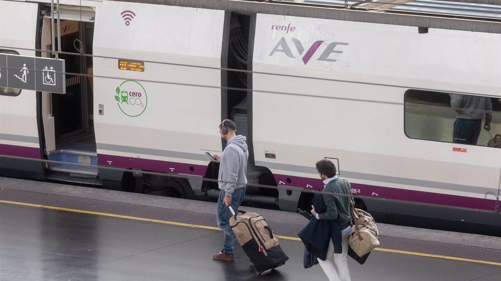 Renfe amplía su oferta con un nuevo AVE Madrid-Barcelona