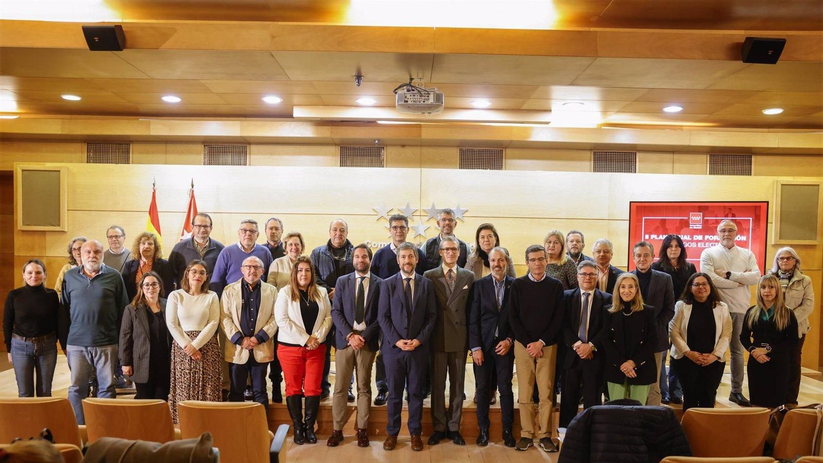 La Comunidad de Madrid formará a alcaldes y concejales para mejorar la gestión municipal