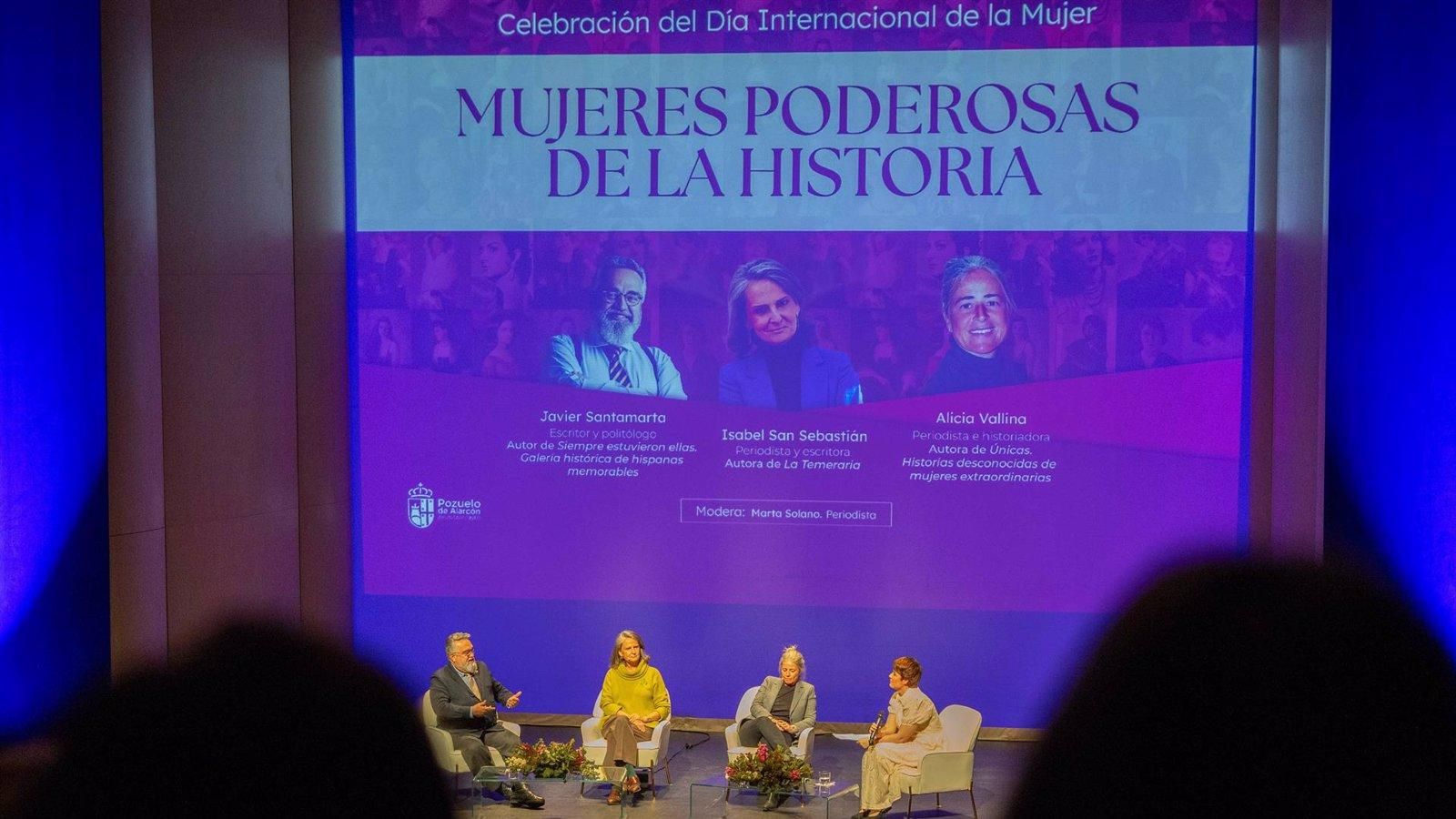 Éxito de asistencia en el coloquio sobre mujeres influyentes en el Teatro MIRA por el 8M