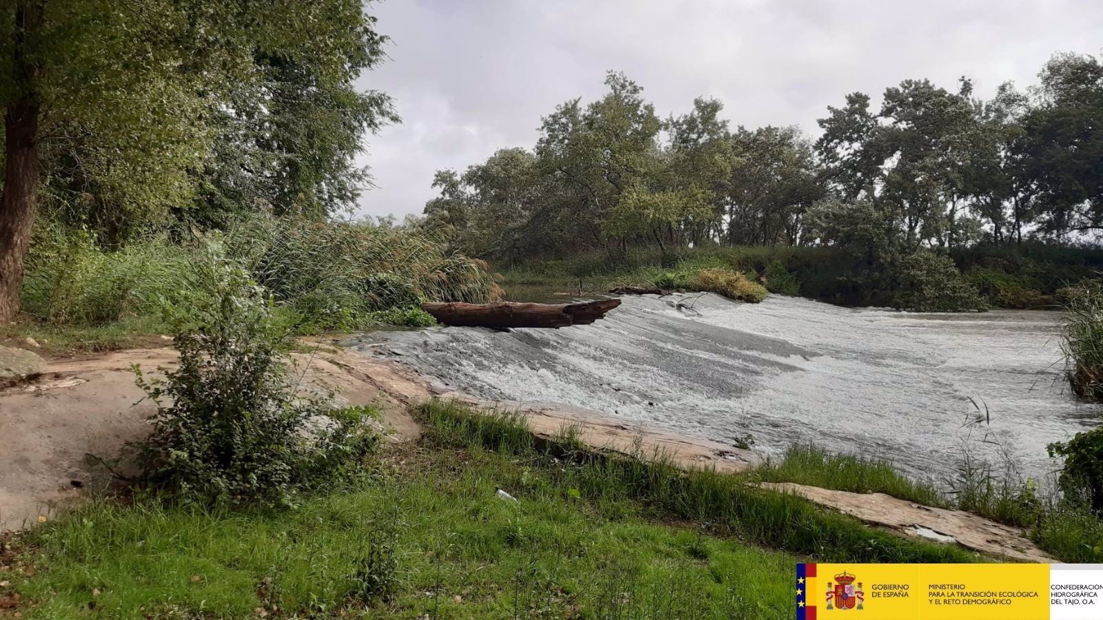 Torrejón pide precaución en la ribera del Henares y aconseja evitar áreas cercanas