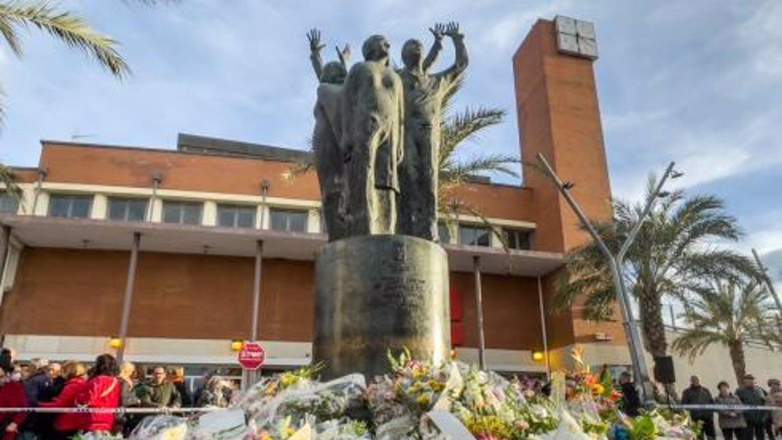 Homenaje a las víctimas del 11-M con silencio y ofrenda floral en Torrejeón